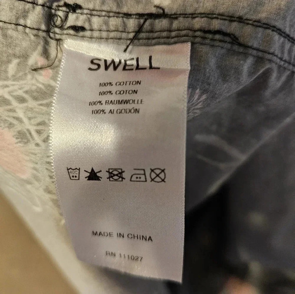 Swell Shirt M Slim Fit Black Floral Button Down Short Sleeve Tropical Coastal - Picture 5 of 6